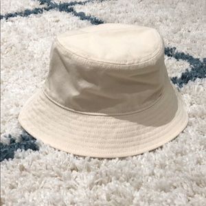 Madewell short brim bucket hat.